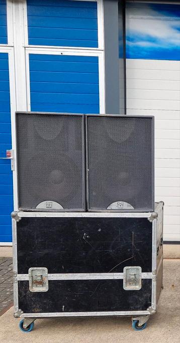 Set van 2 Martin Audio F15 speakers in flightcase op wielen beschikbaar voor biedingen