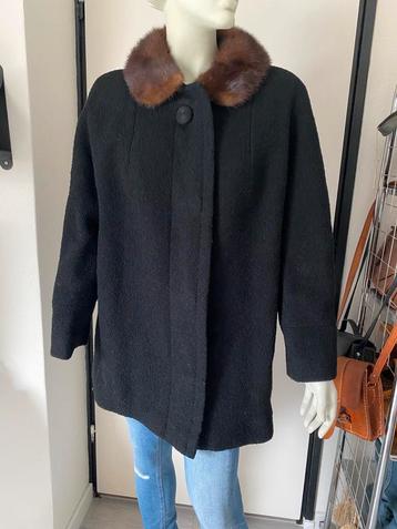 Mooie vintage wollen jas beschikbaar voor biedingen