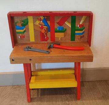 Leuk werkbankje voor de kids beschikbaar voor biedingen