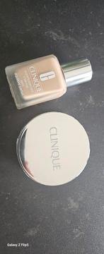 Clinique foundation en poeder., Sieraden, Tassen en Uiterlijk, Uiterlijk | Cosmetica en Make-up, Beige, Gehele gezicht, Ophalen of Verzenden