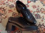 Zwarte leren veterschoenen met blokhak maat 40, Ophalen of Verzenden, Zo goed als nieuw, Zwart