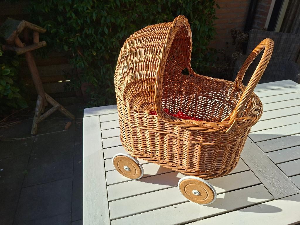 Rotan poppenwagen, Kinderen en Baby's, Speelgoed | Poppen, Ophalen, Gebruikt, Babypop