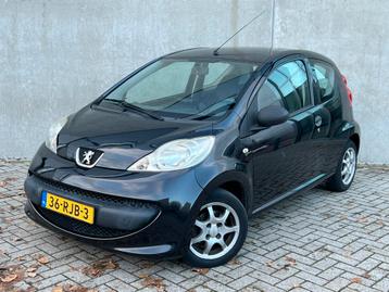 Zwarte Peugeot 107 1.0 12V 2011 68PK / Airco / APK / Nap! beschikbaar voor biedingen