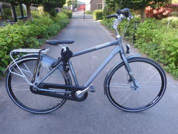 Mooie 28"Giant Futuro met 7 versnellingen en 51 frame beschikbaar voor biedingen