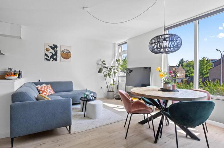 Ronde tafel + stoelen, Huizen en Kamers, Kamers te huur, Utrecht, 50 m² of meer
