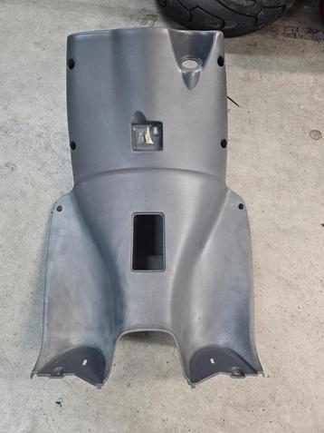 Beenschild / kniekap grijs gebruikt  Aprilia Sr WWW / Steath beschikbaar voor biedingen