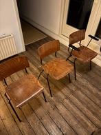 Vintage schoolstoelen, Ophalen