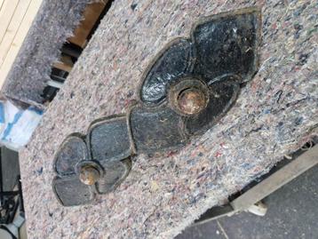 Bloem muur ankers antiek beschikbaar voor biedingen