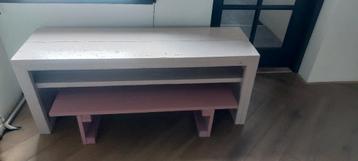 Kinderbureau / Speeltafel met opbergruimte beschikbaar voor biedingen