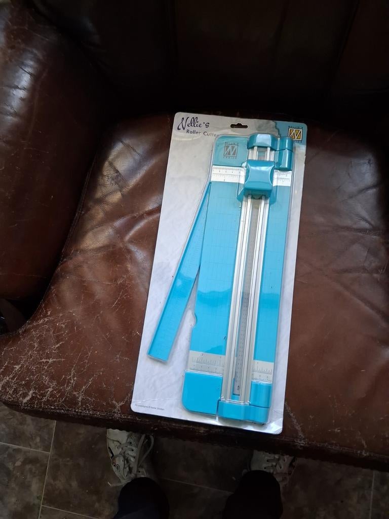 Te koop snij machine om kaarten maken. Het is nieuw en niet, Ophalen of Verzenden, Nieuw, Overige thema's, Pons of Mal