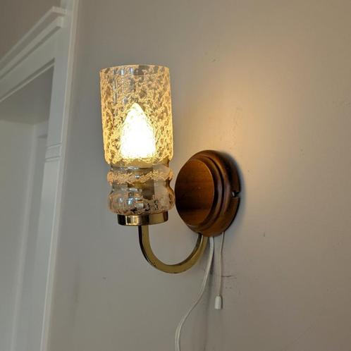 Vintage Deens wandlampje. Hout met getint suiker glas Retro, Huis en Inrichting, Lampen | Wandlampen, Gebruikt, Glas, Hout, Ophalen of Verzenden