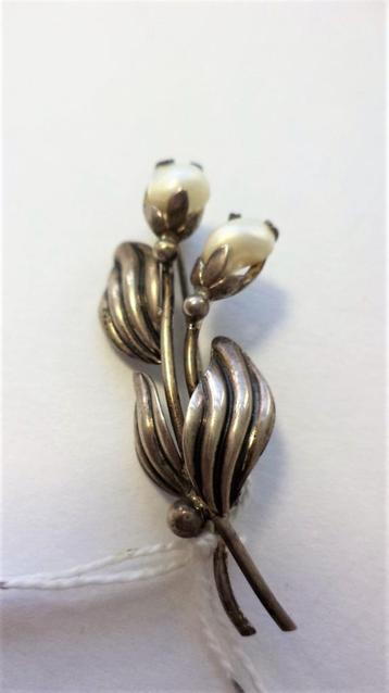 Teka Prachtige broche bloem met twee parels (6721-2236) beschikbaar voor biedingen