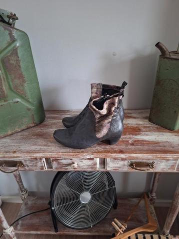 🍀 Think! Dames enkellaarzen maat 39,5 beschikbaar voor biedingen