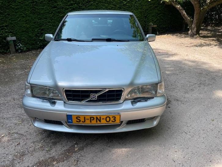 Volvo S70 2.3 T-5 AUT 1997 Grijs, Auto's, Volvo, S70, Benzine, Sedan, Automaat, Origineel Nederlands, Zilver of Grijs, Voorwielaandrijving