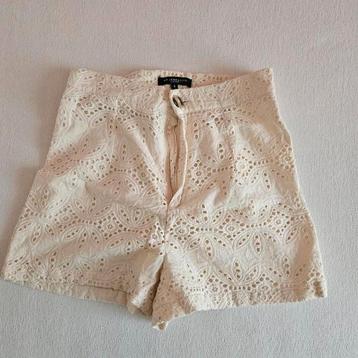 2 stuks- ZARA Ivory Shorts -.  Korte broek maat M
Biologisch beschikbaar voor biedingen
