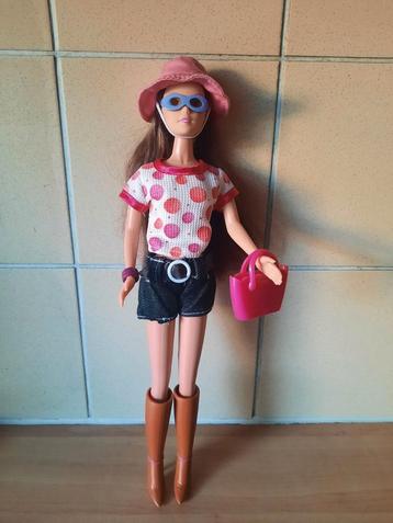 Barbie pop inclusief 2 outfits en accessoires beschikbaar voor biedingen