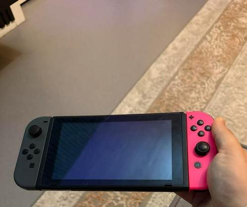 Nintendo Switch (4 controllers, oplaadstation, etc., Spelcomputers en Games, Spelcomputers | Nintendo Switch, Zo goed als nieuw