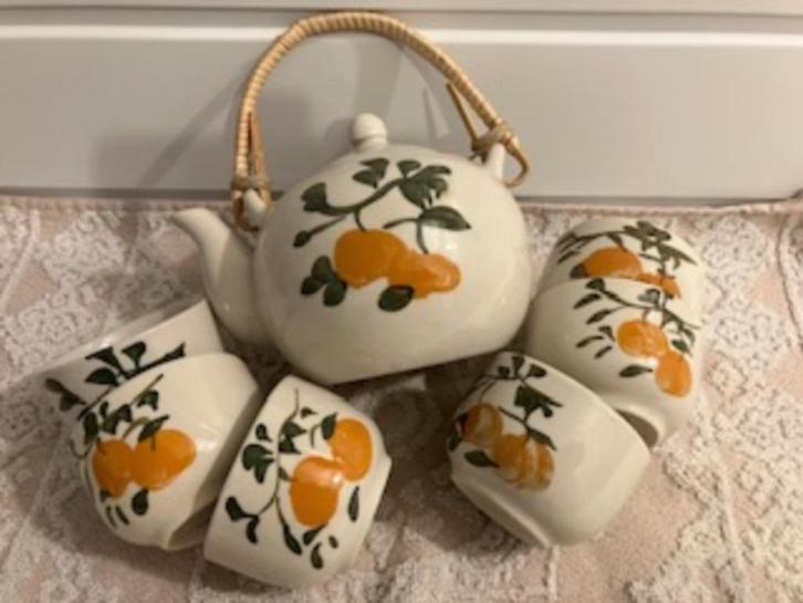 Theeserviesje met vrolijke print - fruit - vintage, Huis en Inrichting, Keuken | Keukenbenodigdheden, Zo goed als nieuw, Verzenden
