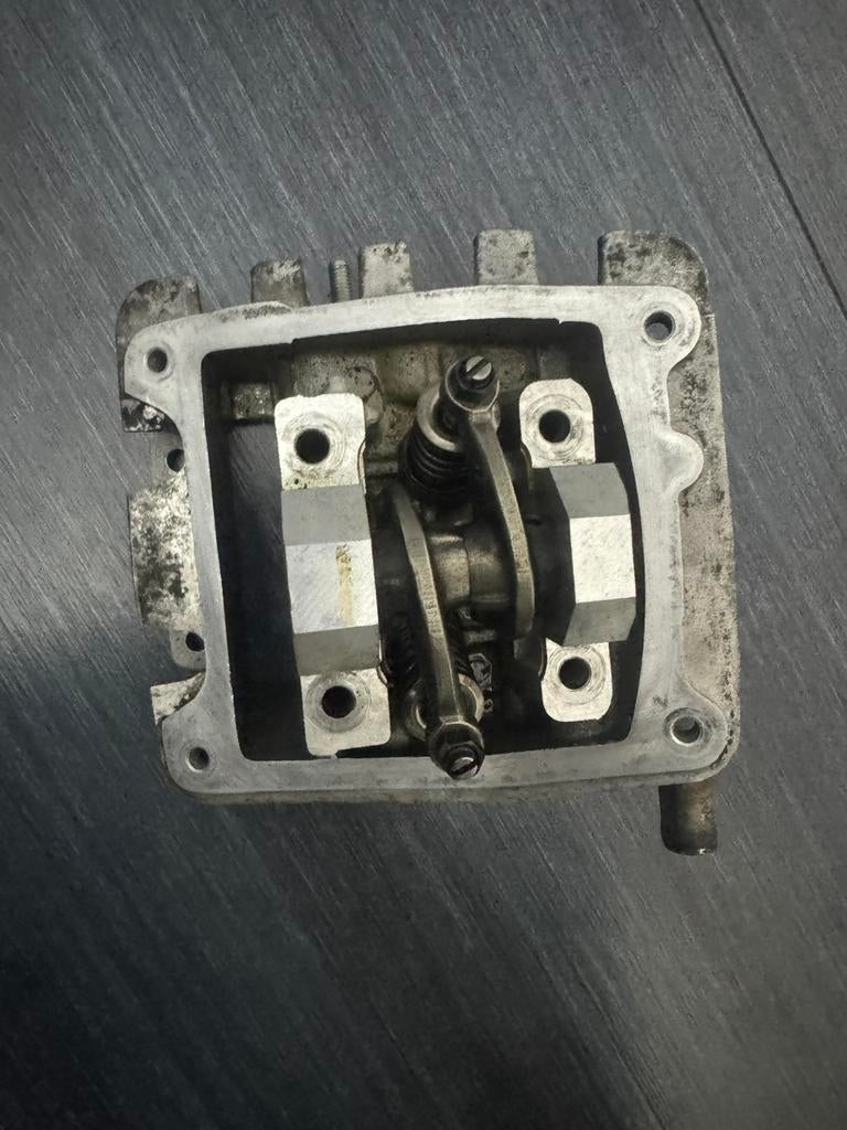 Cilinderkop vespa sprint 4t 2v, Fietsen en Brommers, Brommeronderdelen | Algemeen, Ophalen of Verzenden, Zo goed als nieuw, Cilinder