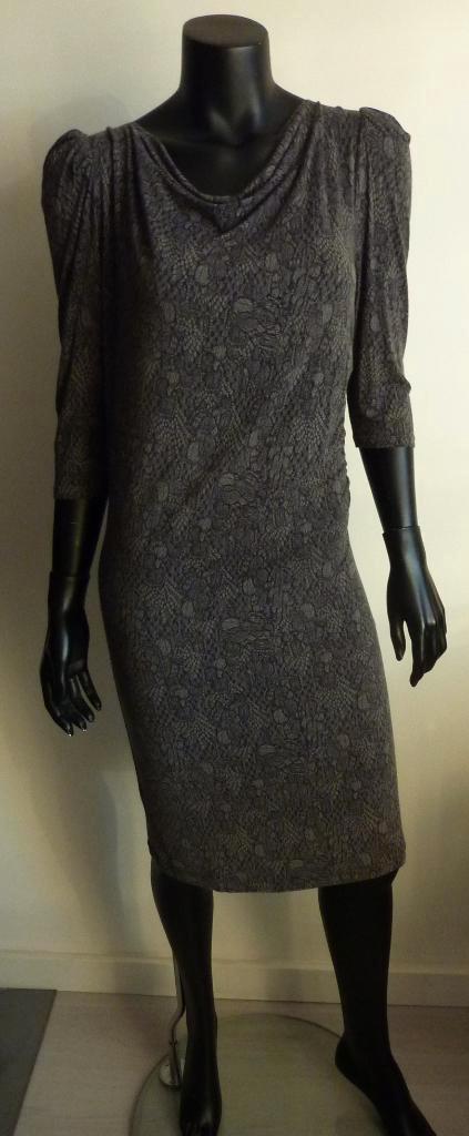 Essentiel Antwerp Jurk, Kleding | Dames, Jurken, Zo goed als nieuw, Maat 38/40 (M), Grijs, Knielengte, Ophalen of Verzenden