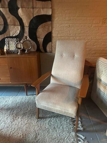 Vintage fauteuil beschikbaar voor biedingen