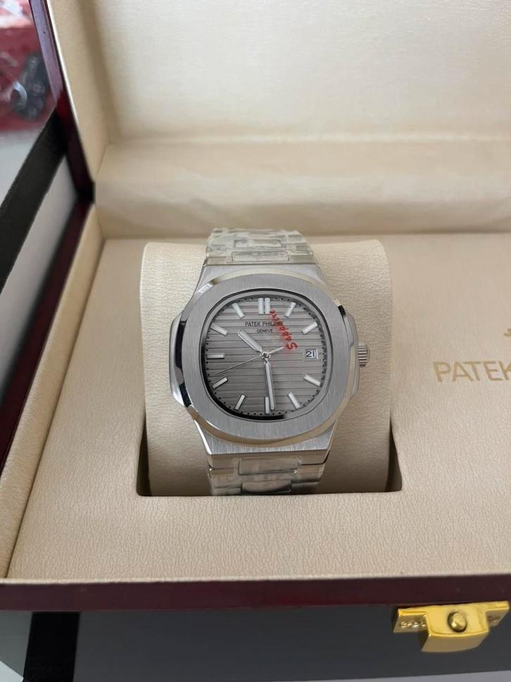 Patek Philippe Nautilus 5711, Sieraden, Tassen en Uiterlijk, Horloges | Heren, Zo goed als nieuw, Overige merken, Staal, Ophalen of Verzenden