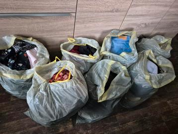 7 zakken kleding van s tm xl  van alles winter en zomer beschikbaar voor biedingen