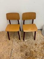 Vintage Kleuterschoolstoeltjes - Set van 2, Huis en Inrichting, Stoelen, Ophalen, Gebruikt, Twee, Bruin