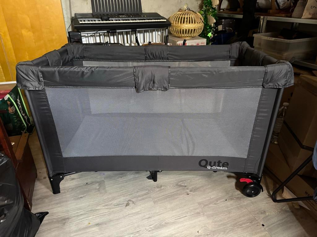 Qute Campingbedje incl inritsbare verhoging voor babys, Ophalen, Gebruikt, Rechthoekig, Wieltjes