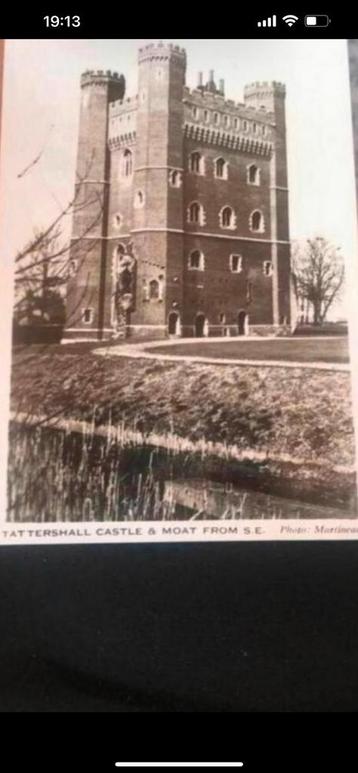 Tattershall Castle & moat from S. E. England beschikbaar voor biedingen