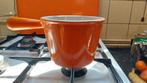 Le Creuset Gietijzer Steelpan Oranje Rood, Kookpan of Snelkookpan, Gebruikt, Gietijzer, Ophalen of Verzenden