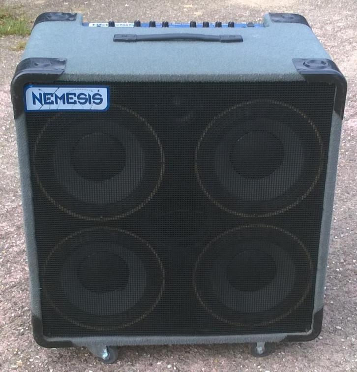 Bascombo Nemesis NC-200, 4x10 inch, Muziek en Instrumenten, Versterkers | Bas en Gitaar, Zo goed als nieuw, Basgitaar, 100 watt of meer