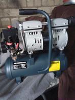 Zo goed als nieuwe kleine stille 9L compressor, Doe-het-zelf en Verbouw, Compressors, Minder dan 25 liter, Ophalen, Zo goed als nieuw