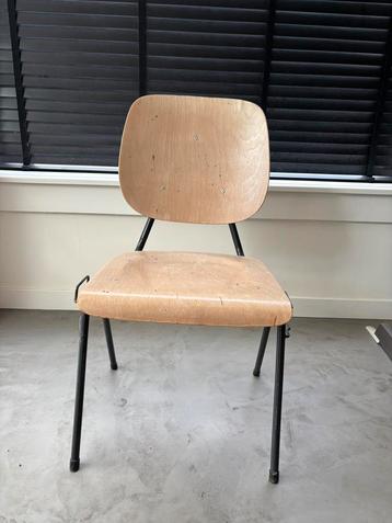 Vintage Schoolstoel | Mid-Century Modern | Industriële Stijl beschikbaar voor biedingen