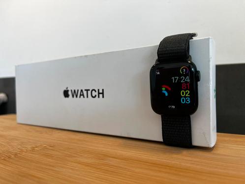 Apple Watch SE 2 (Gen 2) 40MM Midnight 89%, Sieraden, Tassen en Uiterlijk, Smartwatches, Zo goed als nieuw, iOS, Zwart, Ophalen of Verzenden