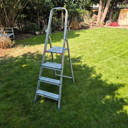 Altrex klus trapje 4 treden, Doe-het-zelf en Verbouw, Ladders en Trappen, Gebruikt, Trap, Minder dan 2 meter, Opvouwbaar of Inschuifbaar