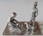 Koopje! (no 2) zilveren miniatuur/man met hond /koekjes, inc, Verzenden, Zilver