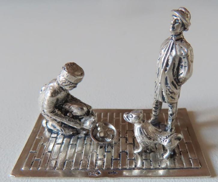 Koopje! (no 2) zilveren miniatuur/man met hond /koekjes, inc, Antiek en Kunst, Antiek | Goud en Zilver, Zilver, Verzenden