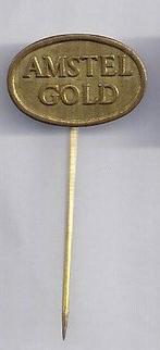 P106 speldje amstel gold bier, Verzamelen, Speldjes, Pins en Buttons, Verzenden, Gebruikt