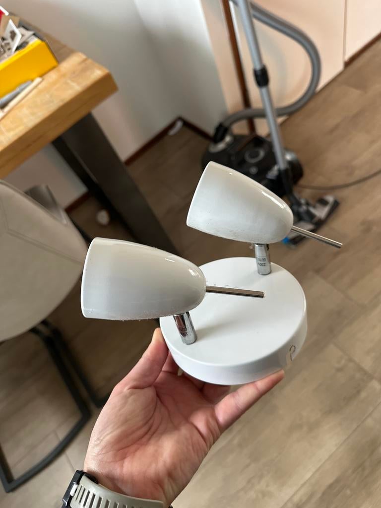 Moderne witte spot met 2 lampen, Ophalen of Verzenden, Zo goed als nieuw, Metaal
