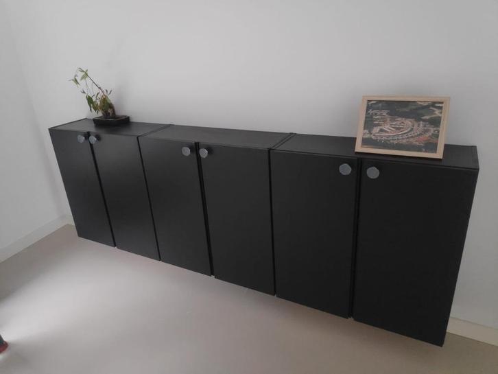 Wandkasten, Huis en Inrichting, Kasten | Wandmeubels, Zo goed als nieuw, Minder dan 100 cm, 200 tot 250 cm, 25 tot 50 cm, Met deur(en)