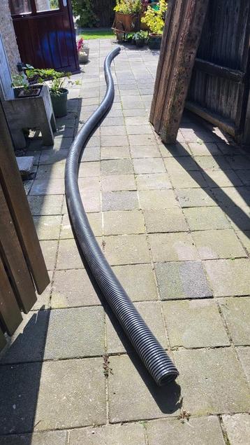 Flexibele mantelbuis 100 mm  ca 780cm voor binnen of buiten beschikbaar voor biedingen