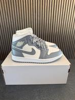 Nike Air Jordan 1 Mid Stealth (W) - Maat 36.5, Kleding | Dames, Schoenen, --, Nike, Nieuw, Ophalen of Verzenden