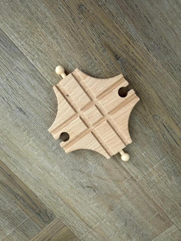 ZGAN  Brio houten trein kruising + 33463 of 33464 rail spoor, Kinderen en Baby's, Speelgoed | Houten speelgoed, Zo goed als nieuw