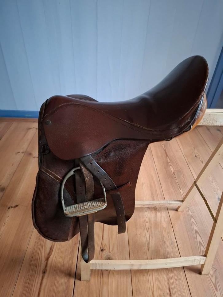 Vintage leren "Siegfried" paardrijzadel.Ter decoratie!, Antiek en Kunst, Curiosa en Brocante, Ophalen of Verzenden