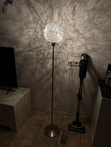 Designlamp. Vloerlamp beschikbaar voor biedingen