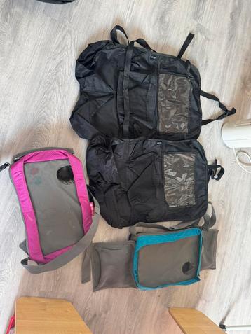 Set: 2 autostoel organizers + 2 reis kindertafeltjes beschikbaar voor biedingen