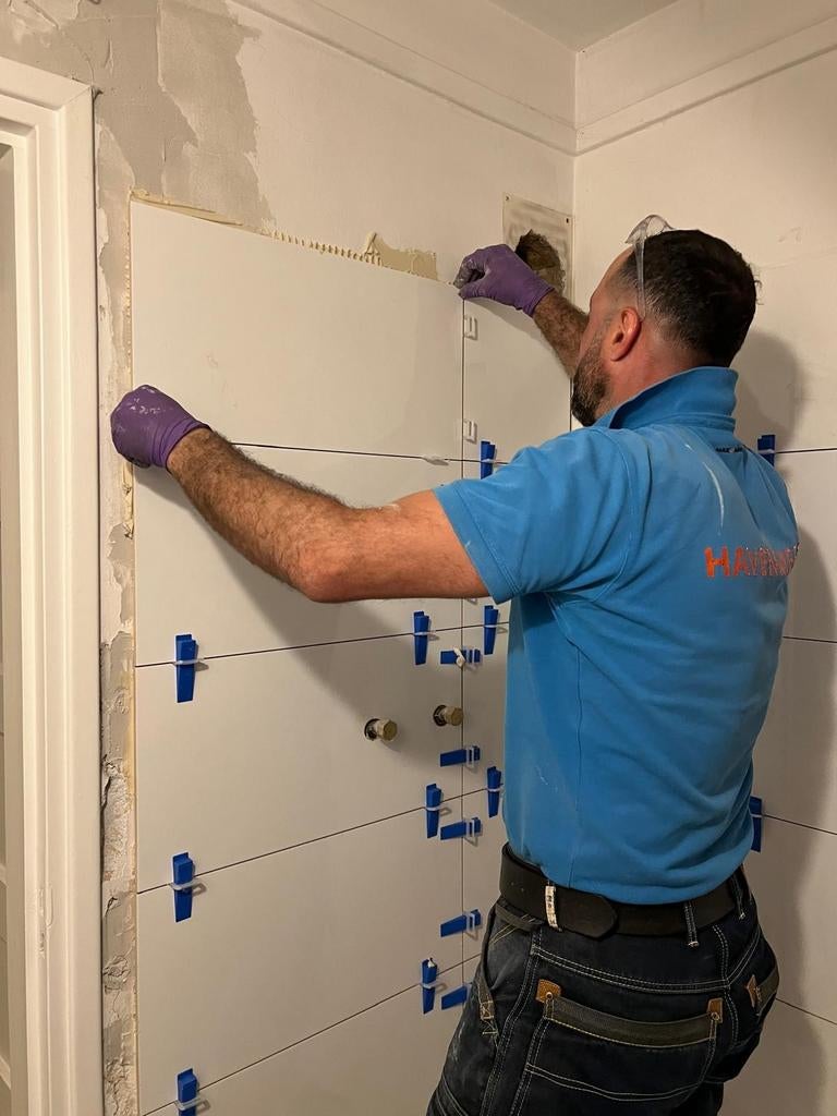 Schilder, klusjesman in Leiden, Diensten en Vakmensen, Schilders en Behangers, Behangen, Binnenschilderwerk, Buitenschilderwerk