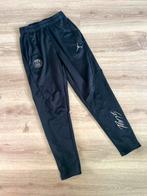 Paris Saint Germain zwart trainingsbroek   Maat 147-158, Broek, Gebruikt, Jongen of Meisje, Jordan