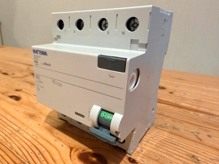 ATTEMA Aardlekschakelaar 4P 40A 30mA Type A - NIEUW, Doe-het-zelf en Verbouw, Elektra en Kabels, Nieuw, Schakelaar, Ophalen of Verzenden